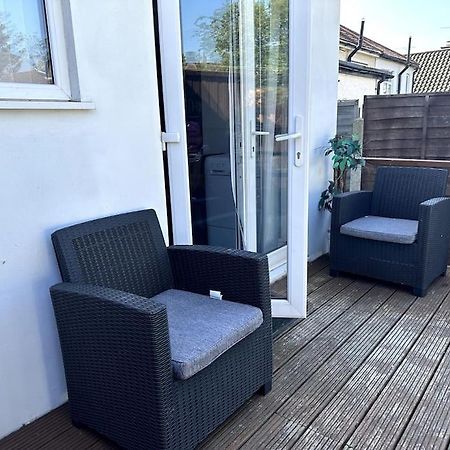 Spacious Holiday Home Near Tube Station - By Starlet Stays 伦敦 外观 照片